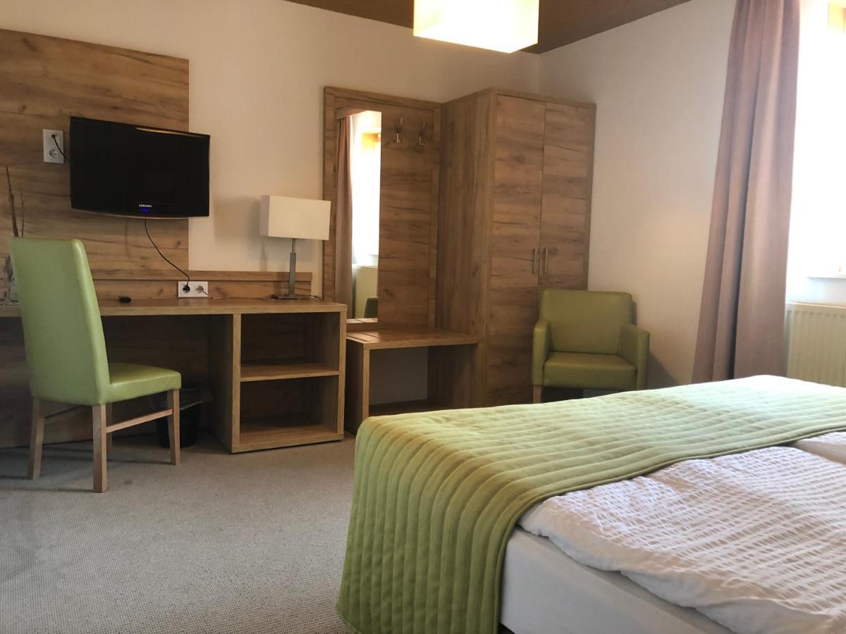Adam's Schuetzenhof Hotel *